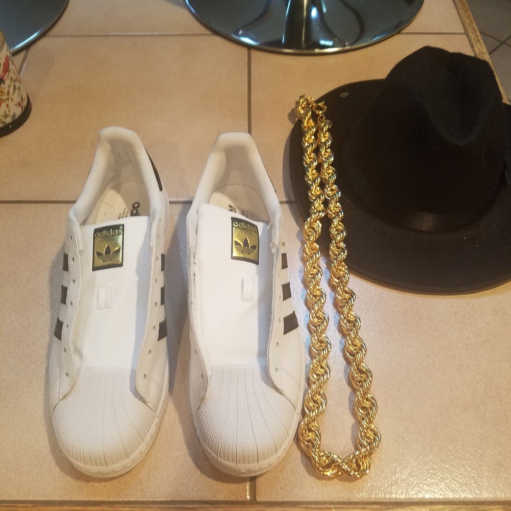 Hat,chain, an sneakers